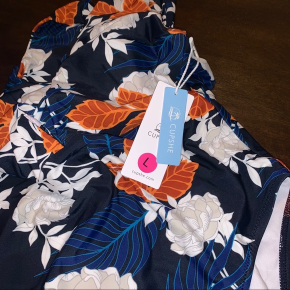 One Piece Cupshe Bathing Suit 👙 - Picture 4 of 5